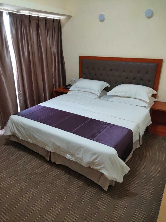 Sam Hotel Bangui Екстер'єр фото