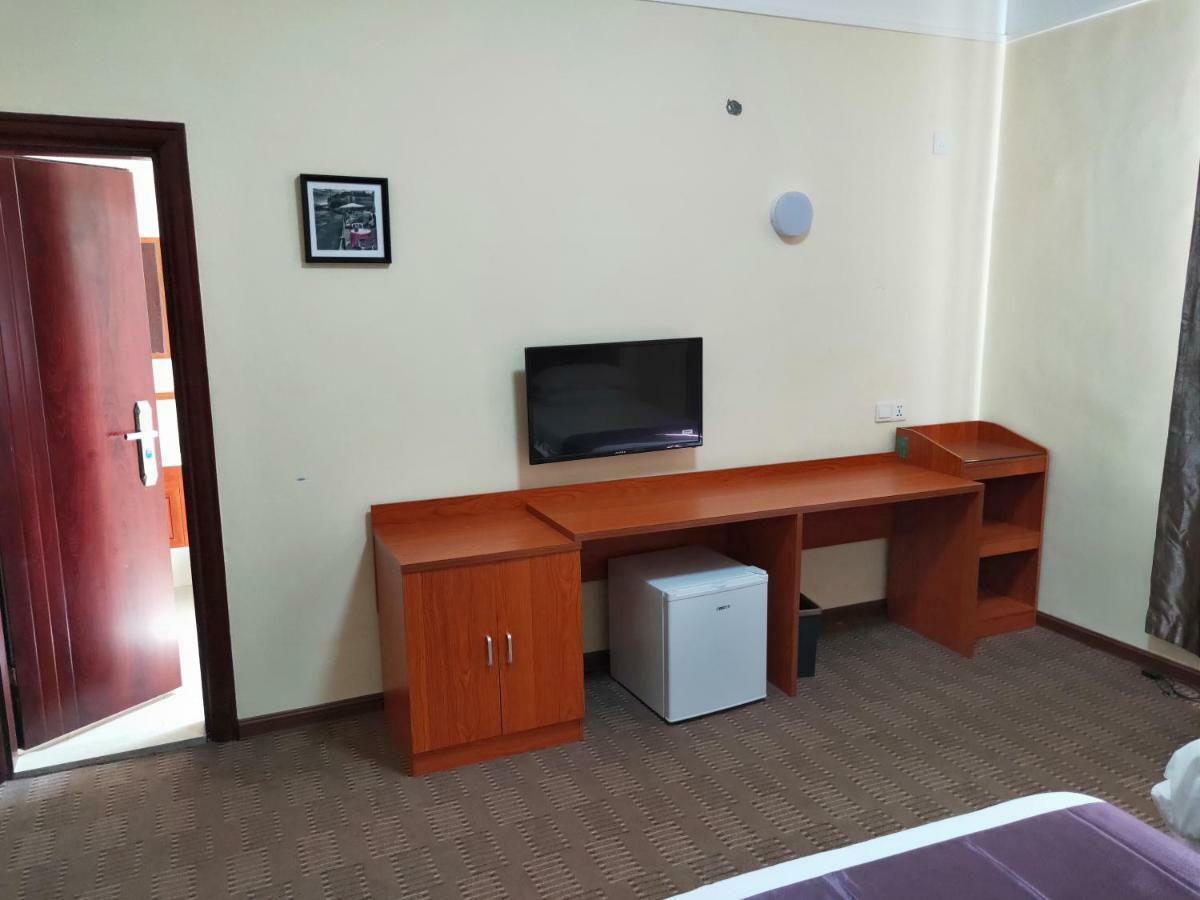 Sam Hotel Bangui Екстер'єр фото